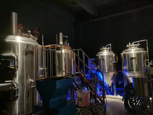 丹东啤酒、丹东啤酒生产设备、中国啤酒酿造设备중국 맥주 설비 공장.